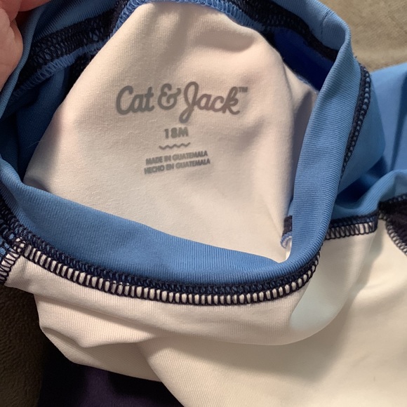 18m Rashguard - Picture 2 of 2